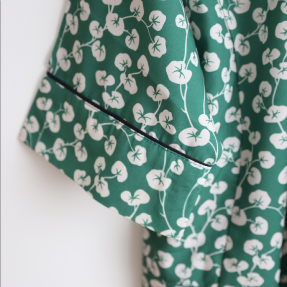 NWOT GREEN FLORAL WRAP DRESS - Picture 4 of 5